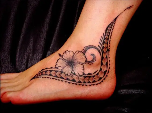 30 Remarkable Ankle Bracelet Tattoo Designs - SheIdeas