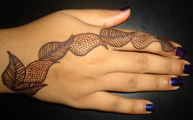 A Collection of Simple Mehndi Designs for Ladies - SheIdeas
