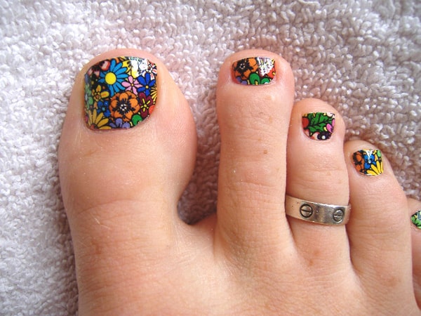 Rhinestones Toe Nails Design for Girls