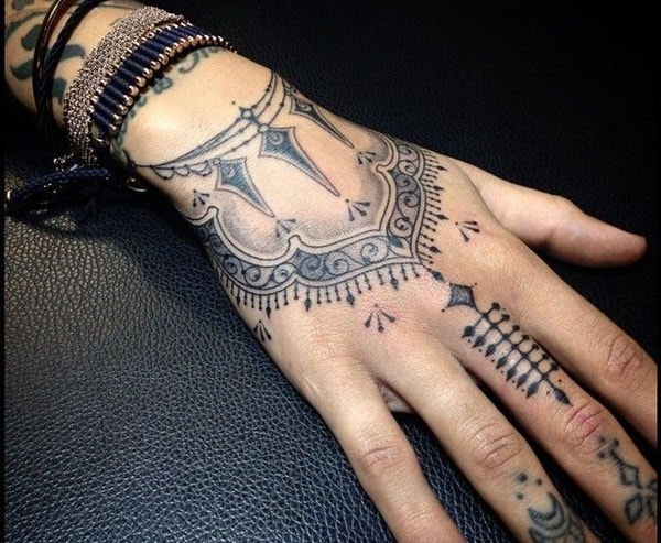 Stunning Maori Tattoo Designs for Hands