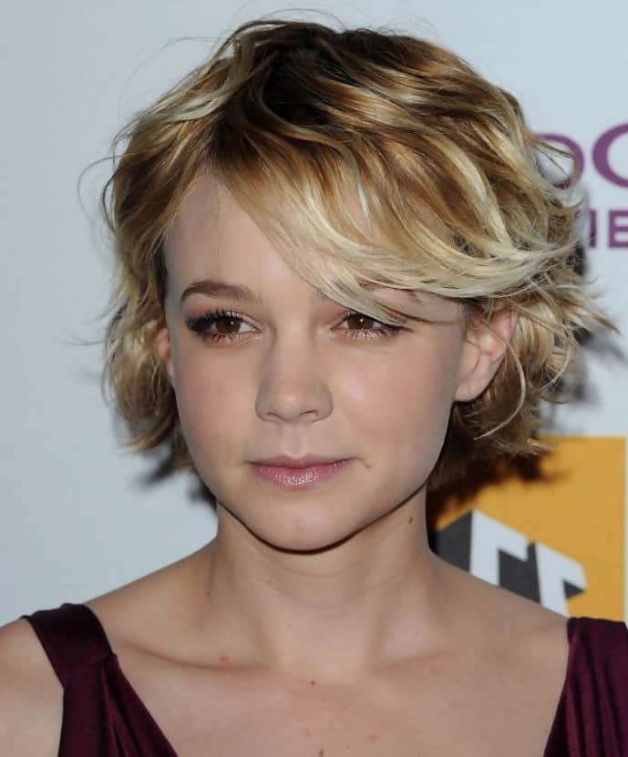 Amazing Girls Short Hairstyle with Side Bangs