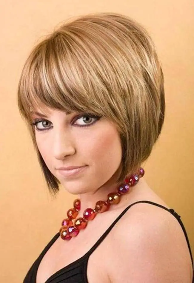 Cute Short Hairstyles With Bangs for College Girls