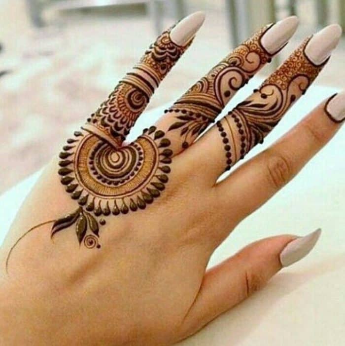 New Henna Hand Tattoo Designs for Girls - SheIdeas