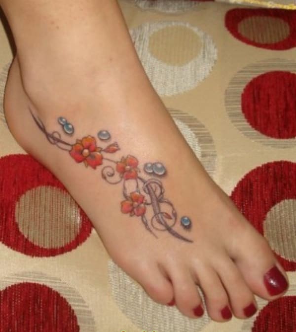 red-nail-art-and-flower-tattoo-design-on-feet