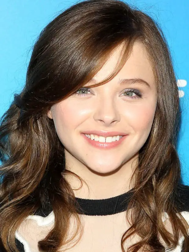 chloe-moretz-inverted-long-wavy-hairstyles-for-triangle-face