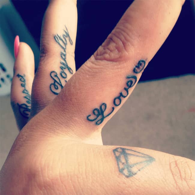 heart-touching-love-tattoo-design-for-fingers
