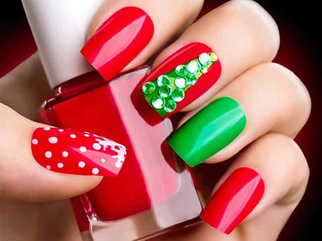 super-red-and-green-nail-paint-art-for-hands