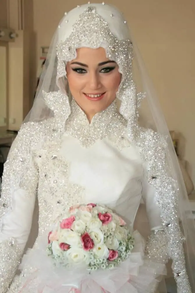 Beautiful #WeddingDressHijab Styles