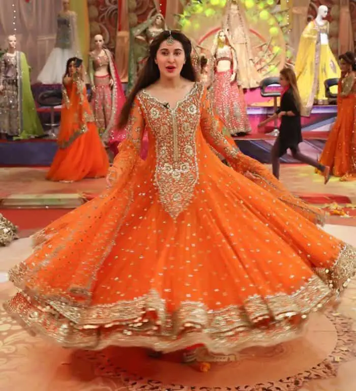 30 Latest Pakistani Bridal Mehndi Dresses Pictures 2019 – SheIdeas