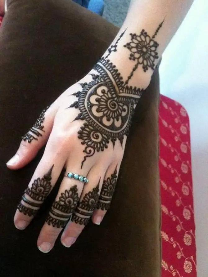 Simple Back Hand Mehndi Designs
