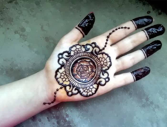 Gol Tikki Mehndi Designs For Back Hand Images - Easy Beautiful gol Tikki Mehndi Design|| for Hand|new2020 ... : There are different types of mehndi designs, including peacock, indian, arabic, moroccan, and many more, but tikki is one of the sweetest styles.