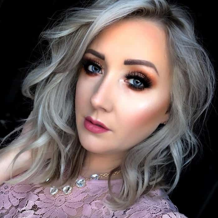 blonde girl makeup with blue eyes