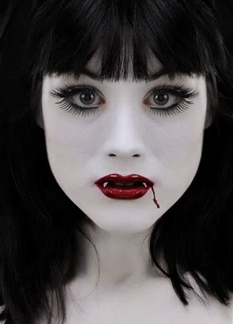 Fledgling Vampire Makeup Looks for Women